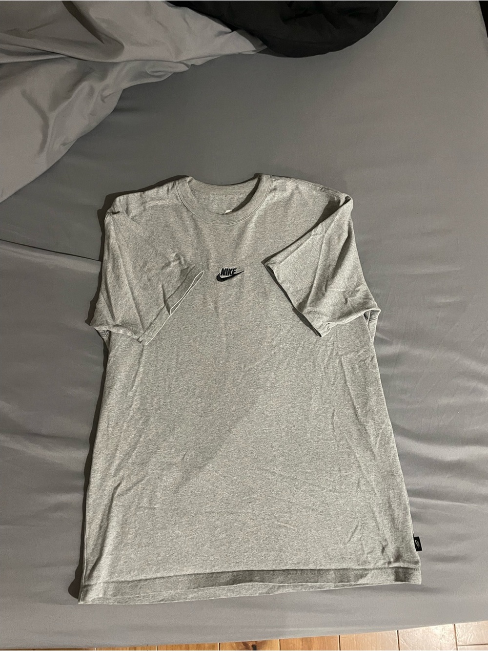Nike Men's Gray Logo T-Shirt Small